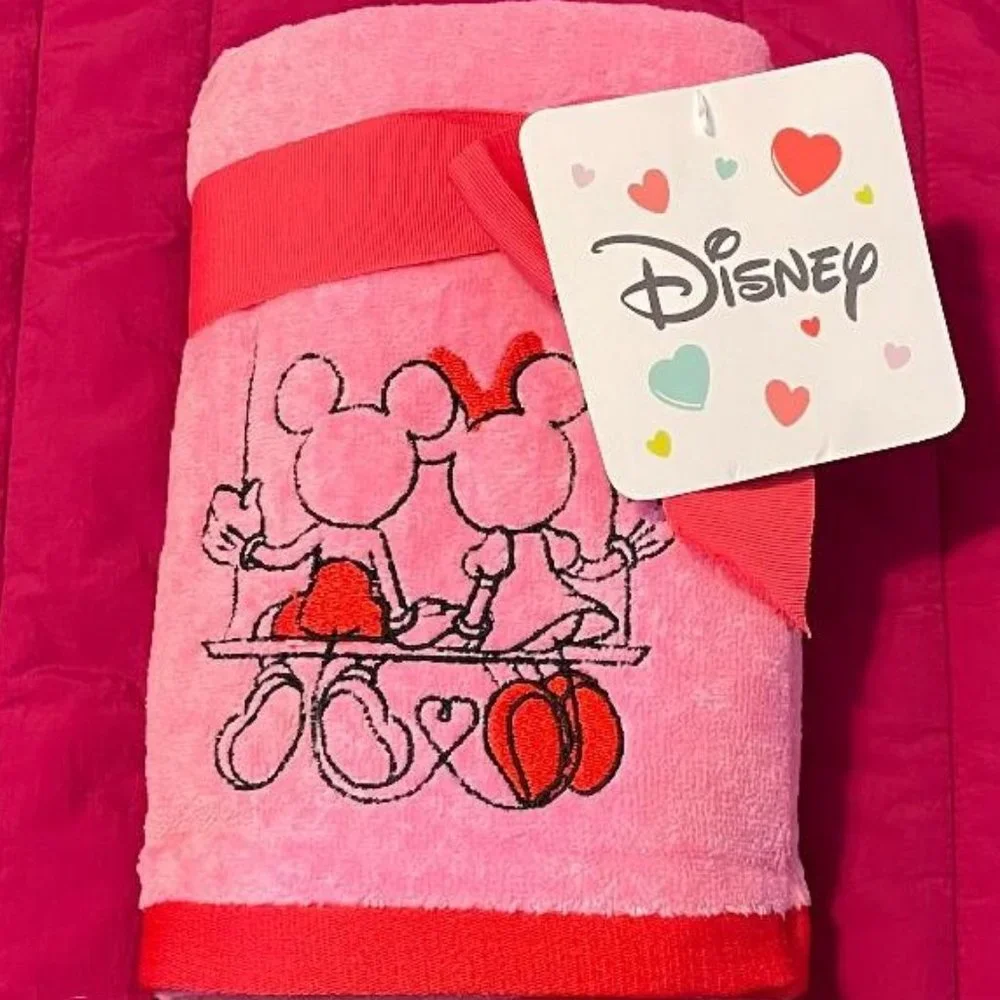 NEW & GORGEOUS DISNEY 2 PACK MINNIE & MICKEY MOUSE HAND TOWELS THICK & ABSORBENT